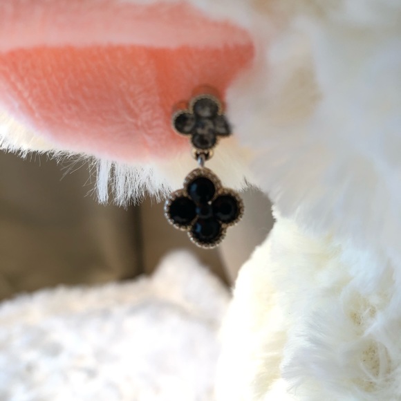 Dangling Earrings - Picture 5 of 5